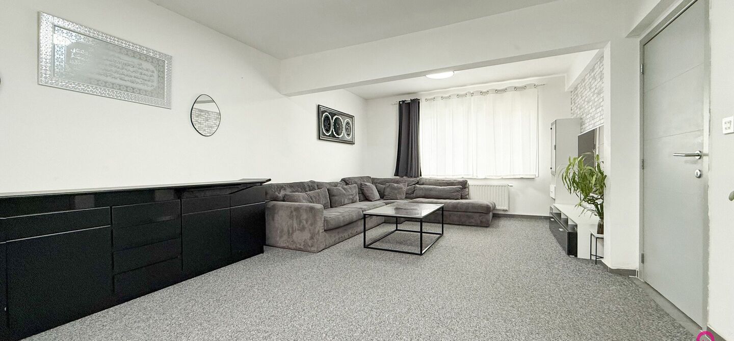 Bij ImmoFusion 7/7 “open huis”: klik op onze 3D-TOUR.
Ervaar vastgoed alsof je er zelf doorloopt!

Ontdek deze volledig gerenoveerde woning gelegen in een rustige woonwijk van Heusden-Zolder. Met een bewoonbare oppervlakte van 152 m² op een perceel v