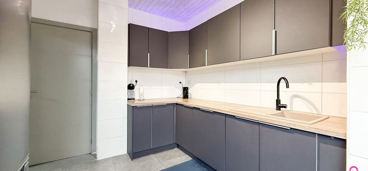 Bij ImmoFusion 7/7 “open huis”: klik op onze 3D-TOUR.
Ervaar vastgoed alsof je er zelf doorloopt!

Ontdek deze volledig gerenoveerde woning gelegen in een rustige woonwijk van Heusden-Zolder. Met een bewoonbare oppervlakte van 152 m² op een perceel v