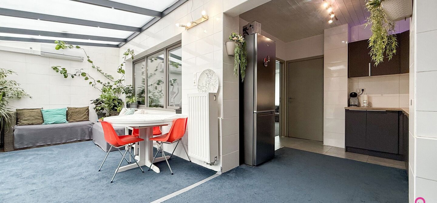 Bij ImmoFusion 7/7 “open huis”: klik op onze 3D-TOUR.
Ervaar vastgoed alsof je er zelf doorloopt!

Ontdek deze volledig gerenoveerde woning gelegen in een rustige woonwijk van Heusden-Zolder. Met een bewoonbare oppervlakte van 152 m² op een perceel v
