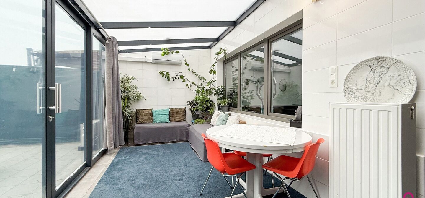 Bij ImmoFusion 7/7 “open huis”: klik op onze 3D-TOUR.
Ervaar vastgoed alsof je er zelf doorloopt!

Ontdek deze volledig gerenoveerde woning gelegen in een rustige woonwijk van Heusden-Zolder. Met een bewoonbare oppervlakte van 152 m² op een perceel v