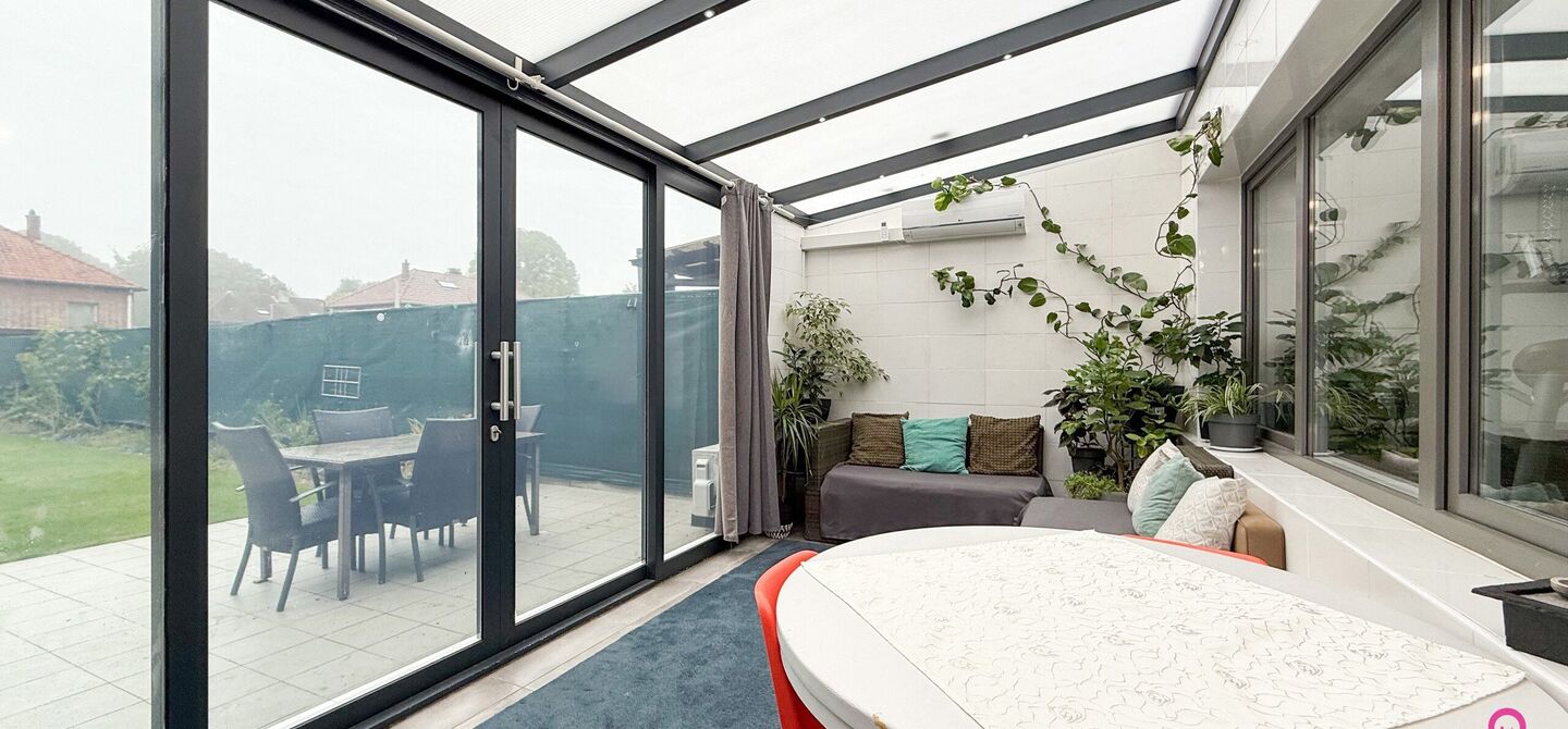 Bij ImmoFusion 7/7 “open huis”: klik op onze 3D-TOUR.
Ervaar vastgoed alsof je er zelf doorloopt!

Ontdek deze volledig gerenoveerde woning gelegen in een rustige woonwijk van Heusden-Zolder. Met een bewoonbare oppervlakte van 152 m² op een perceel v