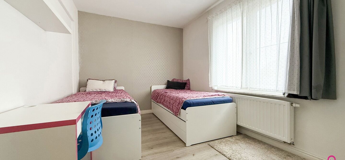Bij ImmoFusion 7/7 “open huis”: klik op onze 3D-TOUR.
Ervaar vastgoed alsof je er zelf doorloopt!

Ontdek deze volledig gerenoveerde woning gelegen in een rustige woonwijk van Heusden-Zolder. Met een bewoonbare oppervlakte van 152 m² op een perceel v