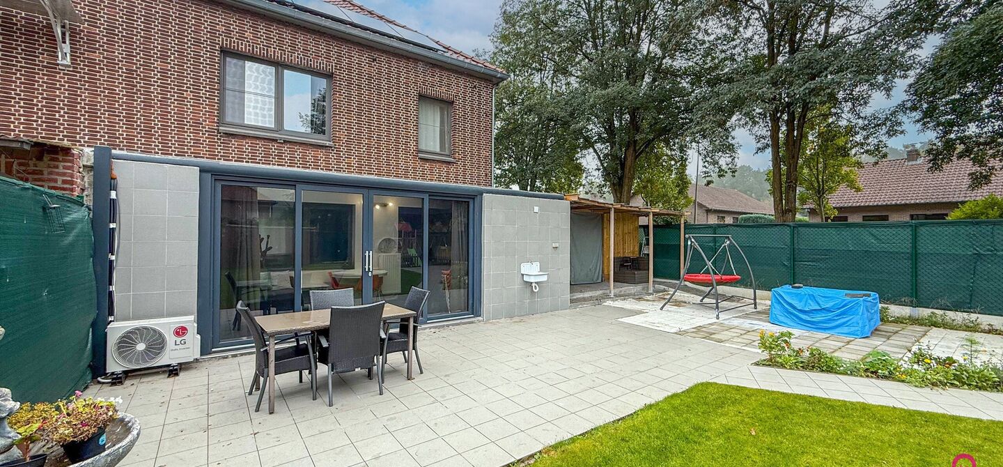 Bij ImmoFusion 7/7 “open huis”: klik op onze 3D-TOUR.
Ervaar vastgoed alsof je er zelf doorloopt!

Ontdek deze volledig gerenoveerde woning gelegen in een rustige woonwijk van Heusden-Zolder. Met een bewoonbare oppervlakte van 152 m² op een perceel v
