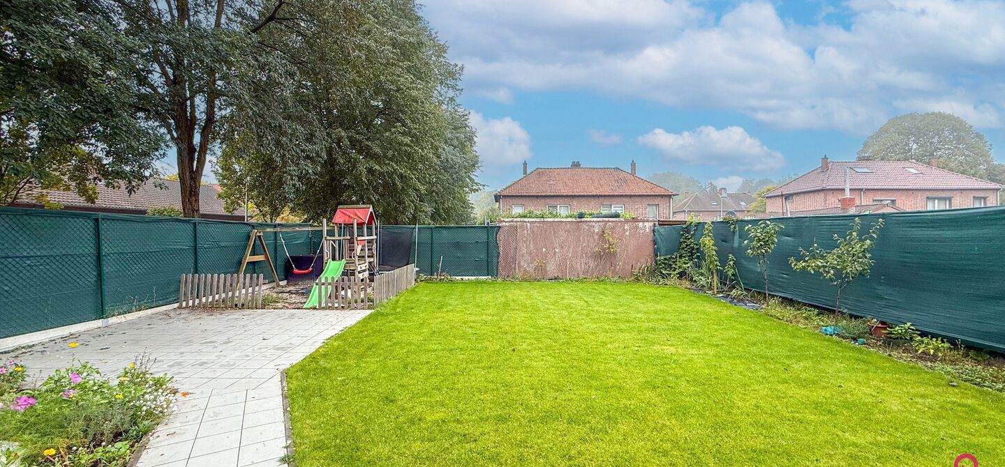 Bij ImmoFusion 7/7 “open huis”: klik op onze 3D-TOUR.
Ervaar vastgoed alsof je er zelf doorloopt!

Ontdek deze volledig gerenoveerde woning gelegen in een rustige woonwijk van Heusden-Zolder. Met een bewoonbare oppervlakte van 152 m² op een perceel v