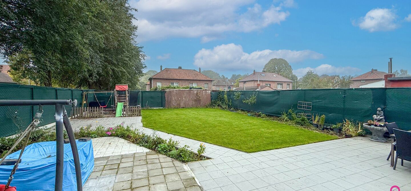 Bij ImmoFusion 7/7 “open huis”: klik op onze 3D-TOUR.
Ervaar vastgoed alsof je er zelf doorloopt!

Ontdek deze volledig gerenoveerde woning gelegen in een rustige woonwijk van Heusden-Zolder. Met een bewoonbare oppervlakte van 152 m² op een perceel v