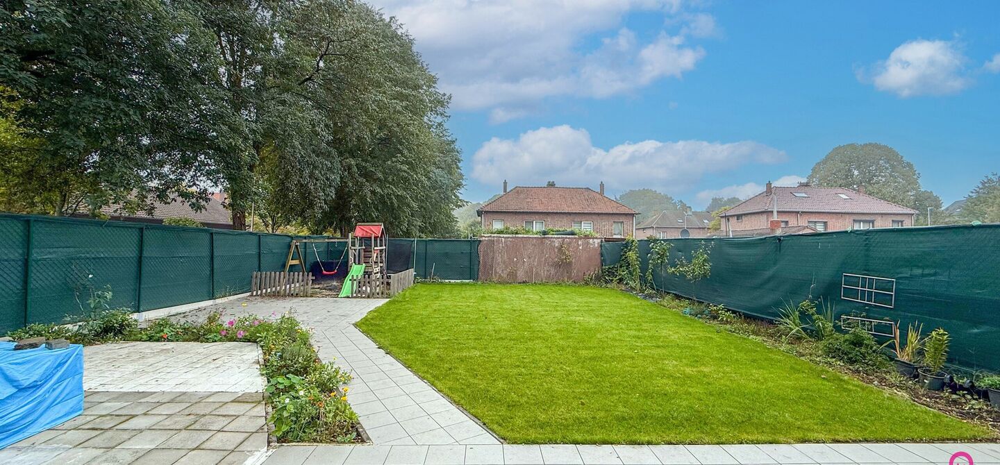 Bij ImmoFusion 7/7 “open huis”: klik op onze 3D-TOUR.
Ervaar vastgoed alsof je er zelf doorloopt!

Ontdek deze volledig gerenoveerde woning gelegen in een rustige woonwijk van Heusden-Zolder. Met een bewoonbare oppervlakte van 152 m² op een perceel v