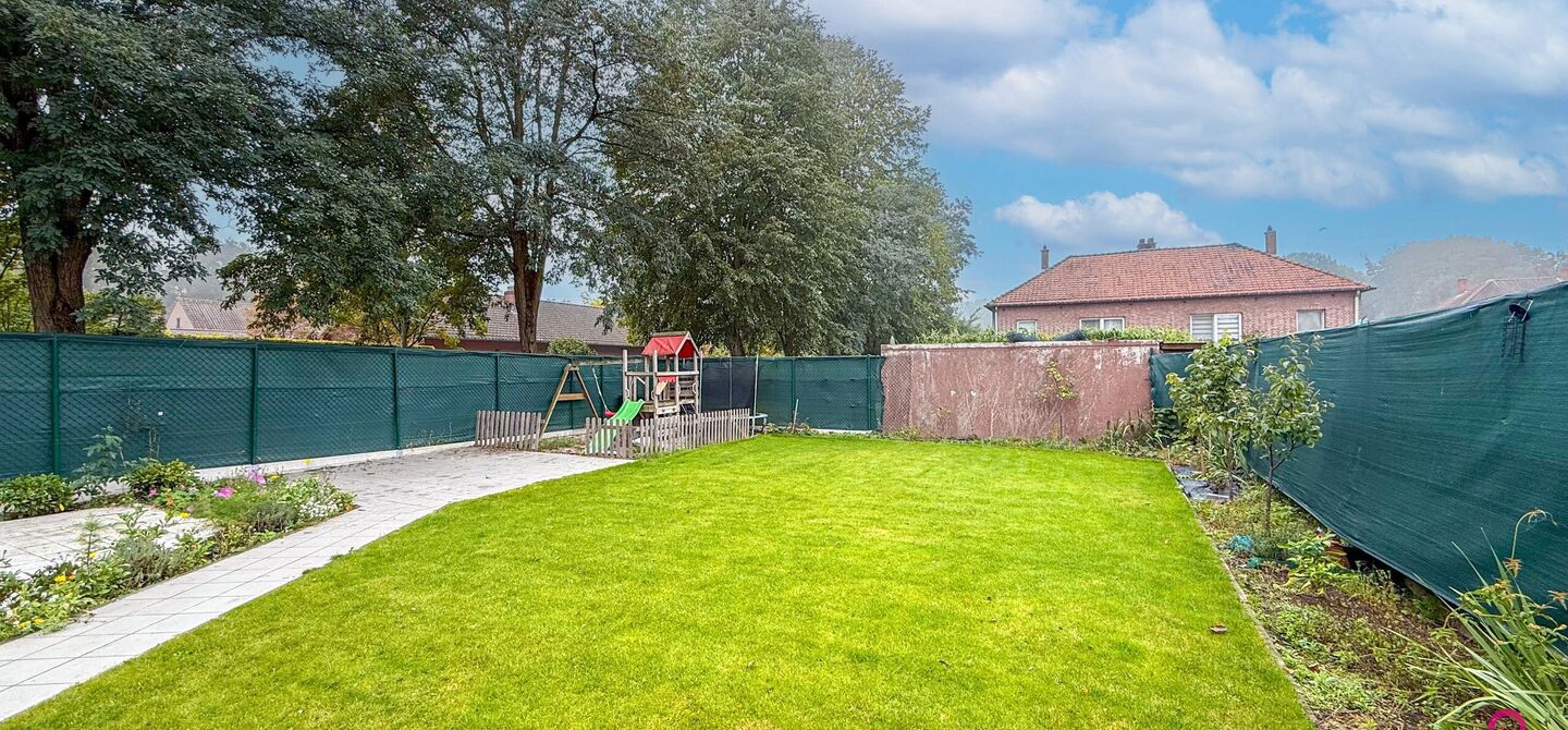 Bij ImmoFusion 7/7 “open huis”: klik op onze 3D-TOUR.
Ervaar vastgoed alsof je er zelf doorloopt!

Ontdek deze volledig gerenoveerde woning gelegen in een rustige woonwijk van Heusden-Zolder. Met een bewoonbare oppervlakte van 152 m² op een perceel v