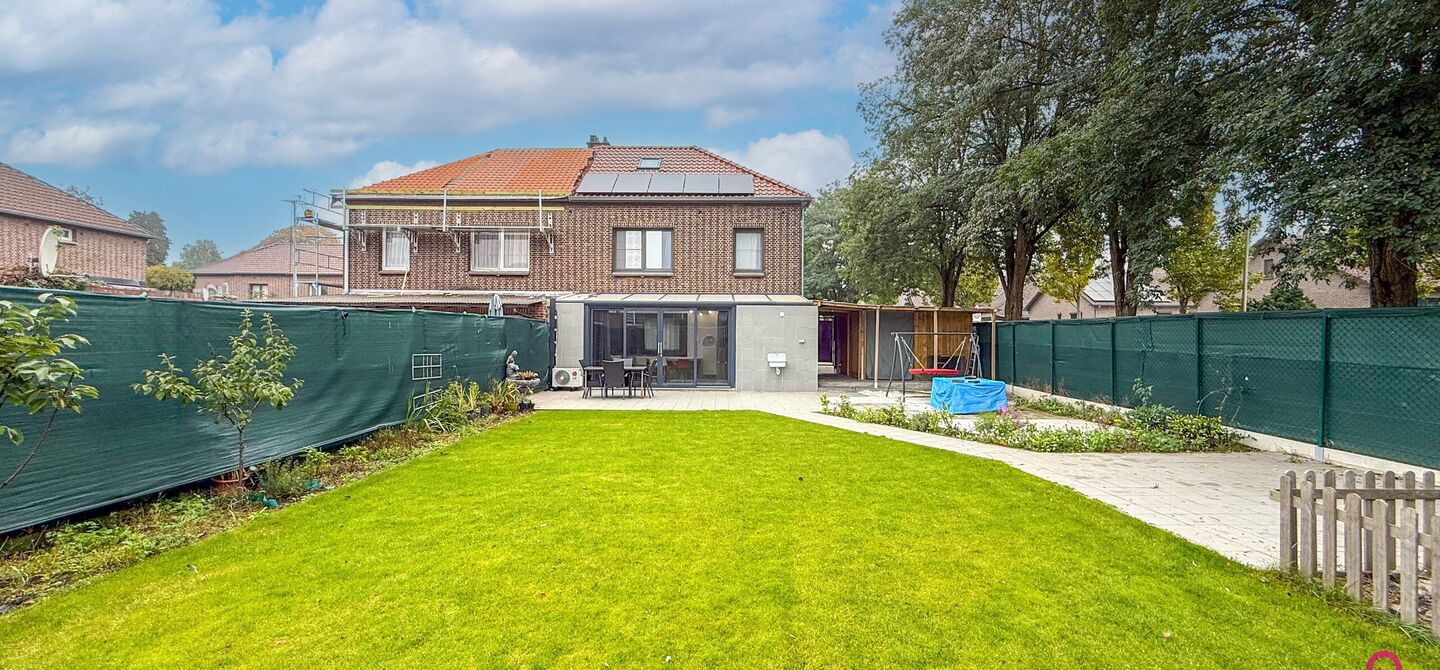 Bij ImmoFusion 7/7 “open huis”: klik op onze 3D-TOUR.
Ervaar vastgoed alsof je er zelf doorloopt!

Ontdek deze volledig gerenoveerde woning gelegen in een rustige woonwijk van Heusden-Zolder. Met een bewoonbare oppervlakte van 152 m² op een perceel v
