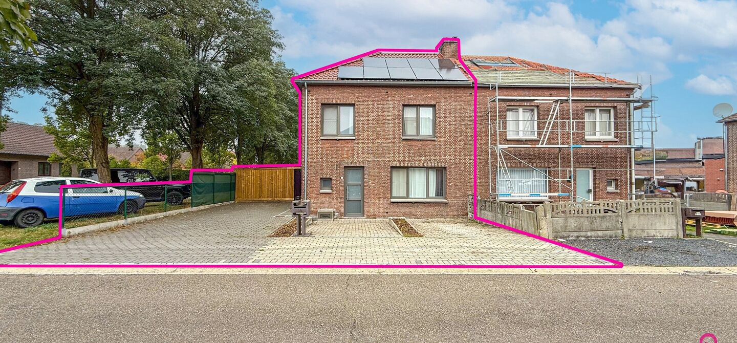 Bij ImmoFusion 7/7 “open huis”: klik op onze 3D-TOUR.
Ervaar vastgoed alsof je er zelf doorloopt!

Ontdek deze volledig gerenoveerde woning gelegen in een rustige woonwijk van Heusden-Zolder. Met een bewoonbare oppervlakte van 152 m² op een perceel v