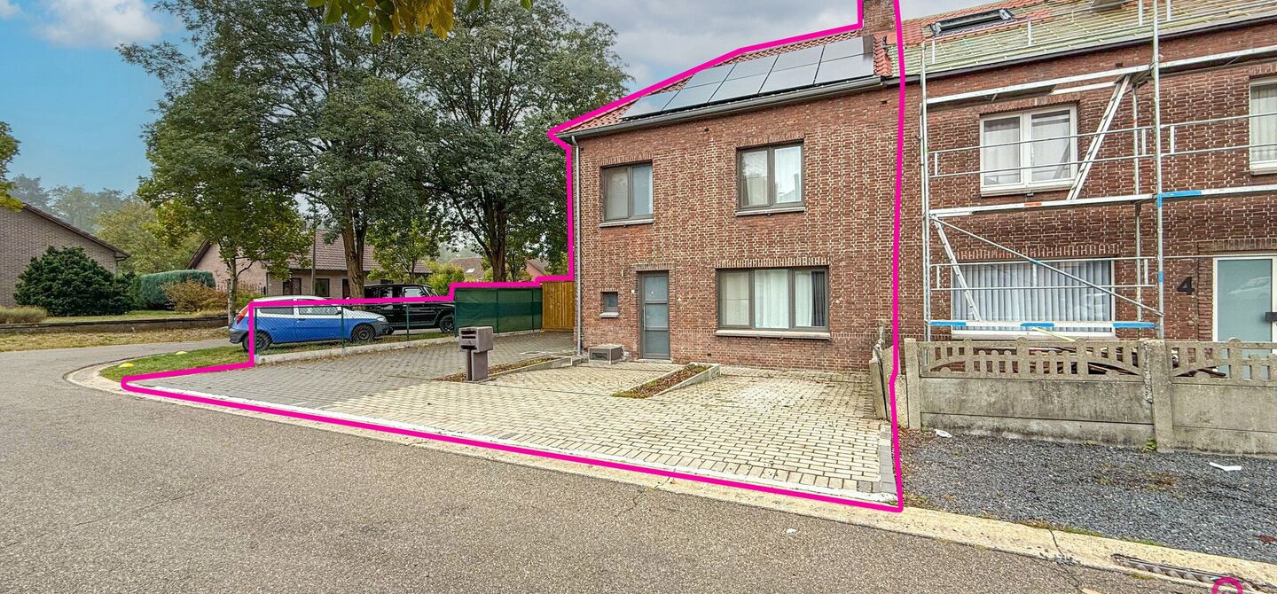 Bij ImmoFusion 7/7 “open huis”: klik op onze 3D-TOUR.
Ervaar vastgoed alsof je er zelf doorloopt!

Ontdek deze volledig gerenoveerde woning gelegen in een rustige woonwijk van Heusden-Zolder. Met een bewoonbare oppervlakte van 152 m² op een perceel v