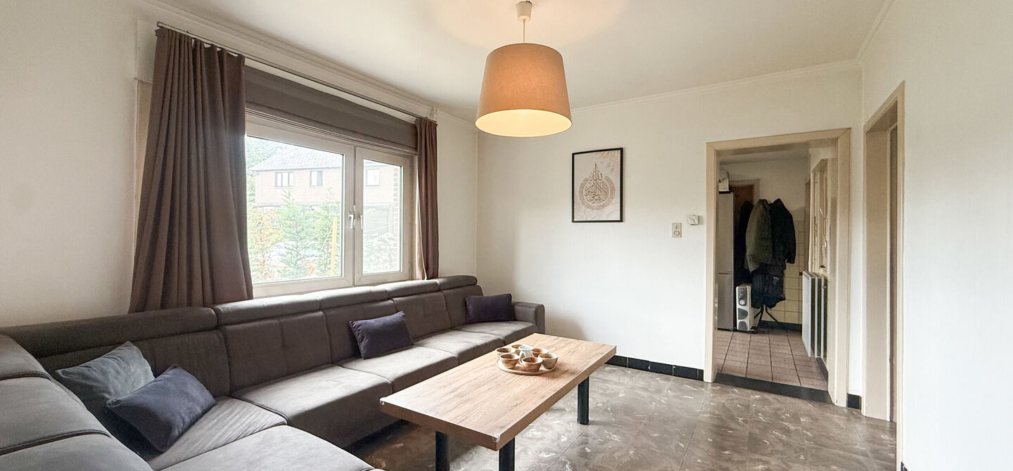 Bij ImmoFusion 7/7 &ldquo;open huis&rdquo; : klik op onze 3D-TOUR.
Ervaar vastgoed alsof je er zelf doorloopt!



Welkom in deze ruime gezinswoning gelegen in de Kerkstraat 10 te Houthalen-Helchteren. Deze woning biedt bijzonder veel leefruimte, een praktische in