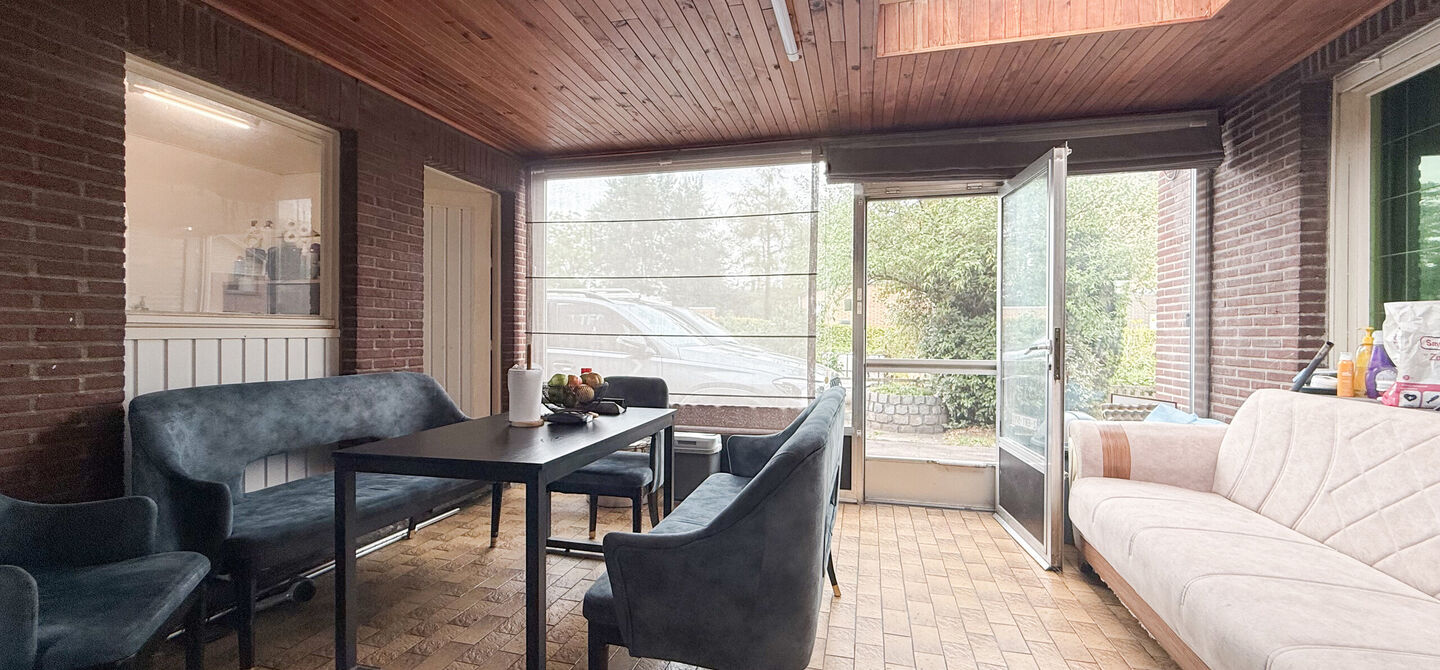 Bij ImmoFusion 7/7 &ldquo;open huis&rdquo; : klik op onze 3D-TOUR.
Ervaar vastgoed alsof je er zelf doorloopt!



Welkom in deze ruime gezinswoning gelegen in de Kerkstraat 10 te Houthalen-Helchteren. Deze woning biedt bijzonder veel leefruimte, een praktische in