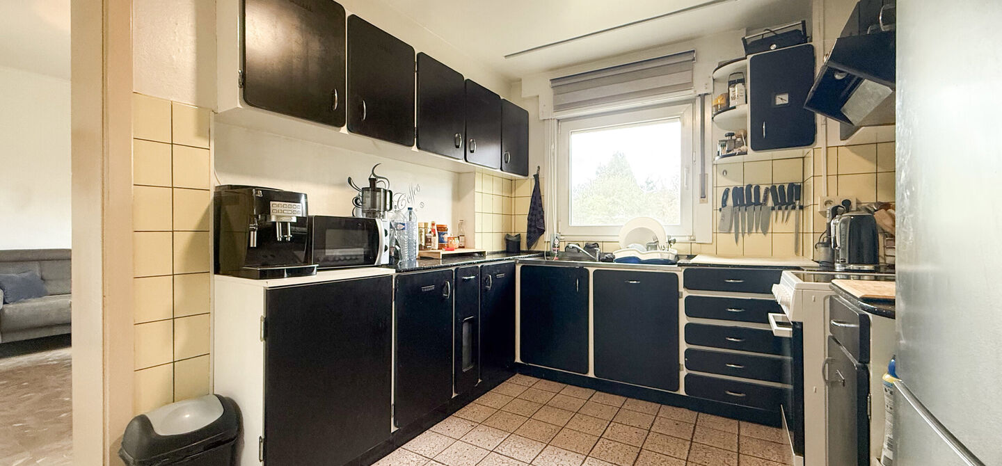 Bij ImmoFusion 7/7 &ldquo;open huis&rdquo; : klik op onze 3D-TOUR.
Ervaar vastgoed alsof je er zelf doorloopt!



Welkom in deze ruime gezinswoning gelegen in de Kerkstraat 10 te Houthalen-Helchteren. Deze woning biedt bijzonder veel leefruimte, een praktische in