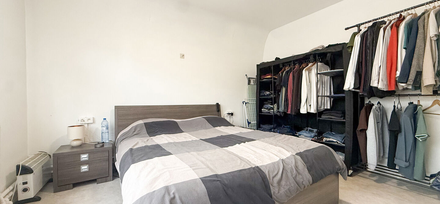 Bij ImmoFusion 7/7 &ldquo;open huis&rdquo; : klik op onze 3D-TOUR.
Ervaar vastgoed alsof je er zelf doorloopt!



Welkom in deze ruime gezinswoning gelegen in de Kerkstraat 10 te Houthalen-Helchteren. Deze woning biedt bijzonder veel leefruimte, een praktische in