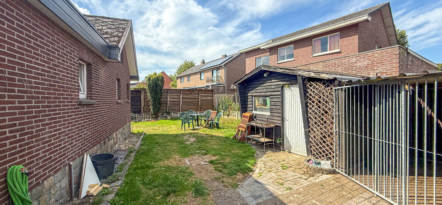 Bij ImmoFusion 7/7 &ldquo;open huis&rdquo; : klik op onze 3D-TOUR.
Ervaar vastgoed alsof je er zelf doorloopt!



Welkom in deze ruime gezinswoning gelegen in de Kerkstraat 10 te Houthalen-Helchteren. Deze woning biedt bijzonder veel leefruimte, een praktische in