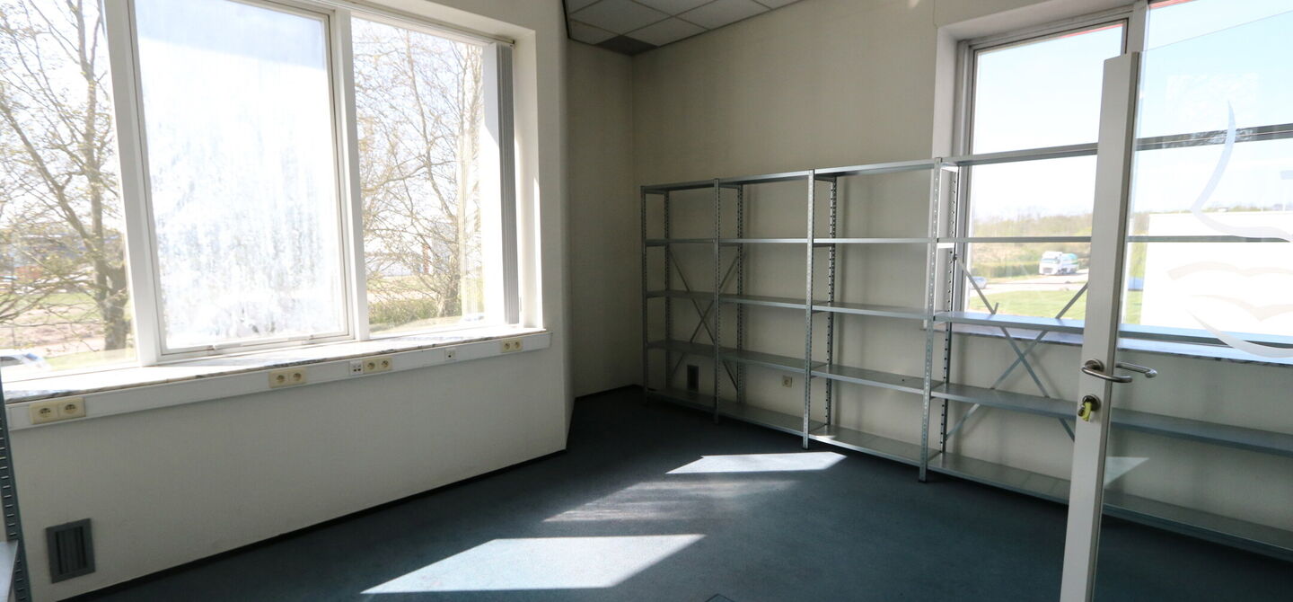 Kantoorgebouw te huur in Maasmechelen