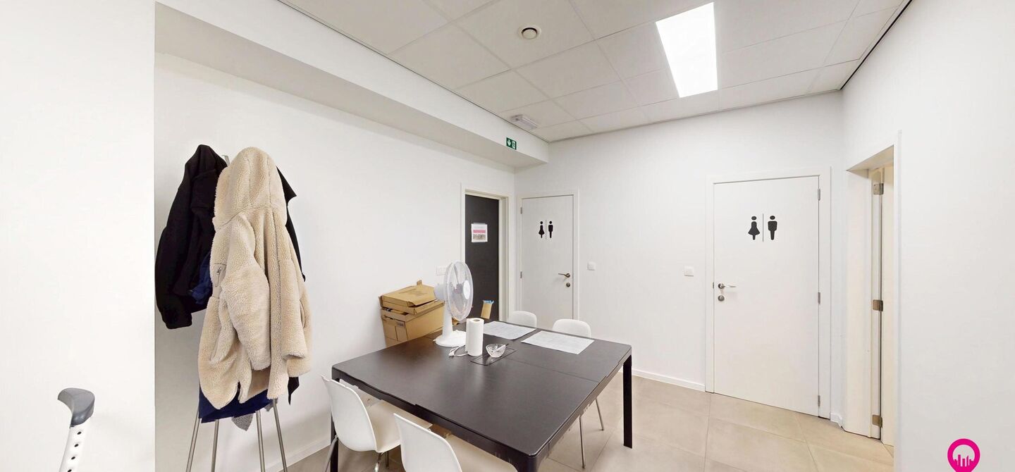 Kantoorgebouw te koop in Heusden-Zolder