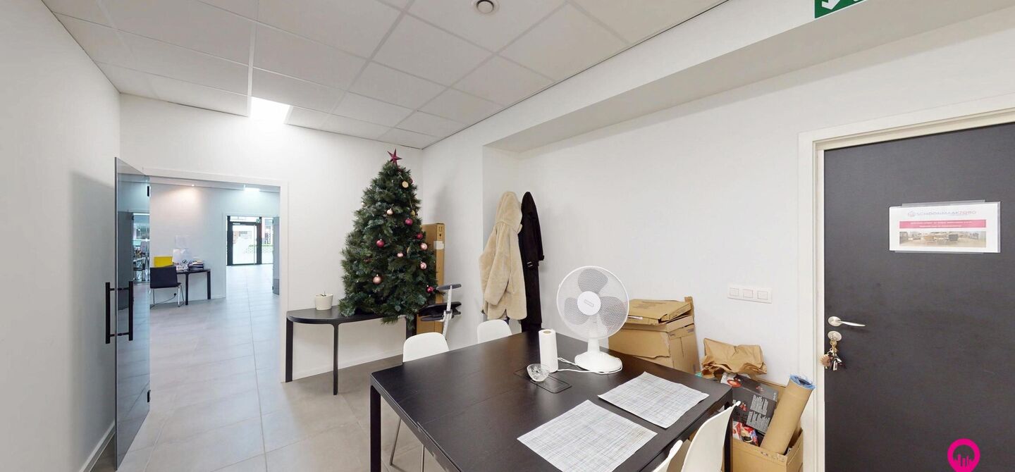 Kantoorgebouw te koop in Heusden-Zolder