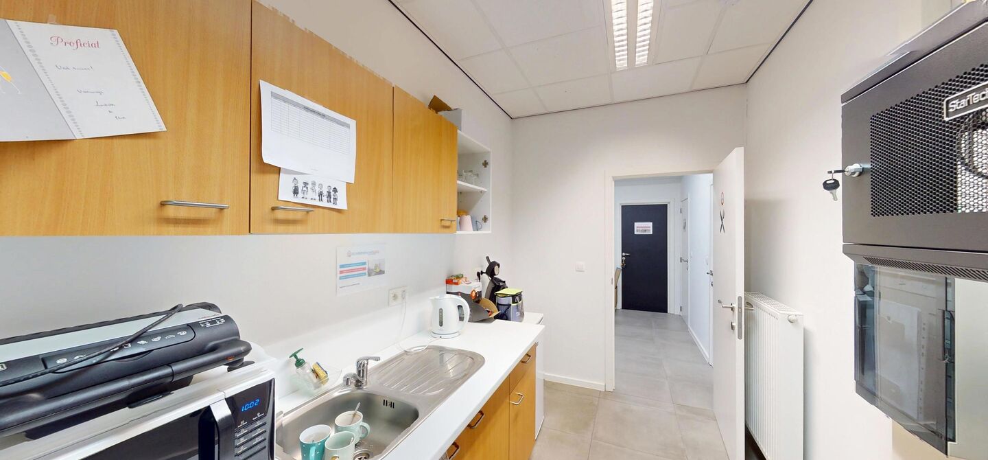Kantoorgebouw te koop in Heusden-Zolder