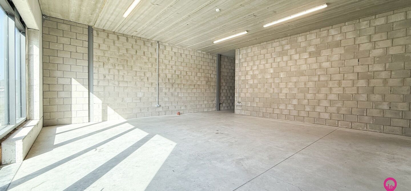 Kantoren & magazijn te koop in Houthalen-Helchteren