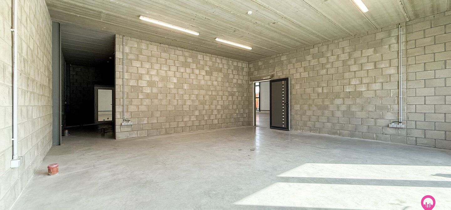Kantoren & magazijn te koop in Houthalen-Helchteren