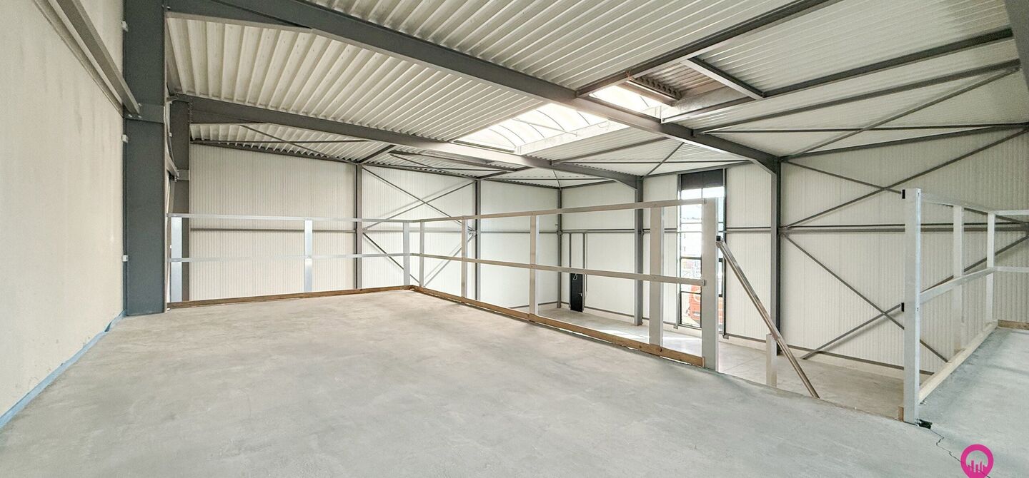 Kantoren & magazijn te koop in Houthalen-Helchteren