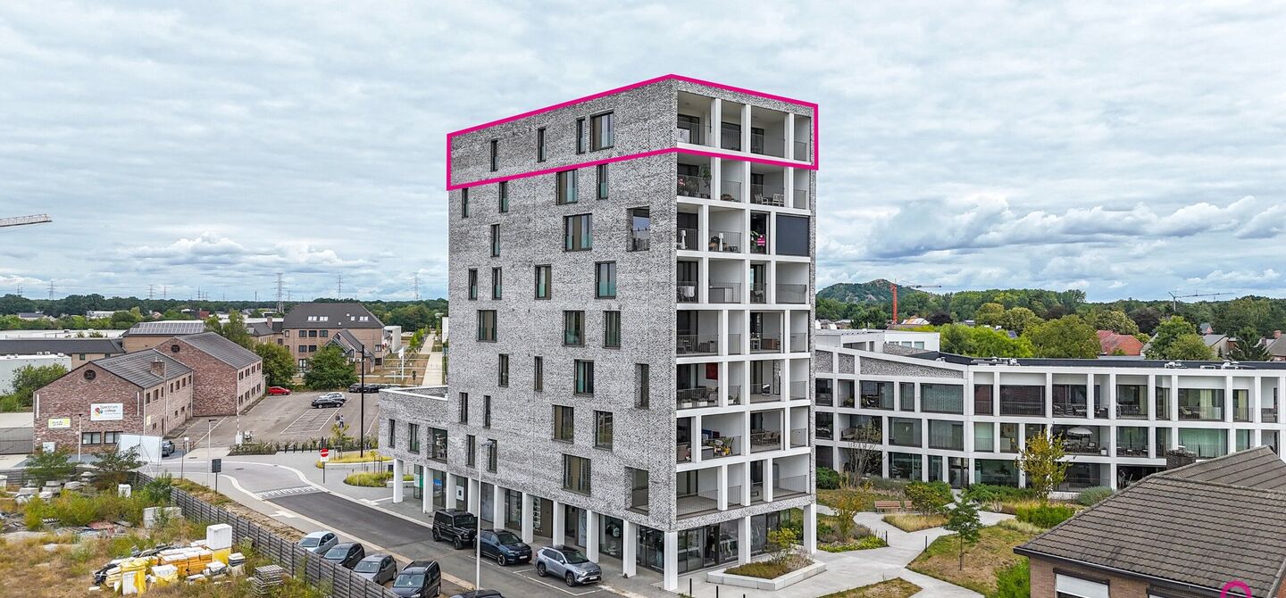 Uniek luxueus penthouse (221m&sup2;) met 2 slpks, 2 ensuite badkamers, 41m&sup2; terras en adembenemend uitzicht in centrum Beringen!

Bij ImmoFusion 7/7 &ldquo;open huis&rdquo; : klik op onze 3D-TOUR.
Ervaar vastgoed alsof je er zelf doorloopt!

Welkom in dit exclusieve