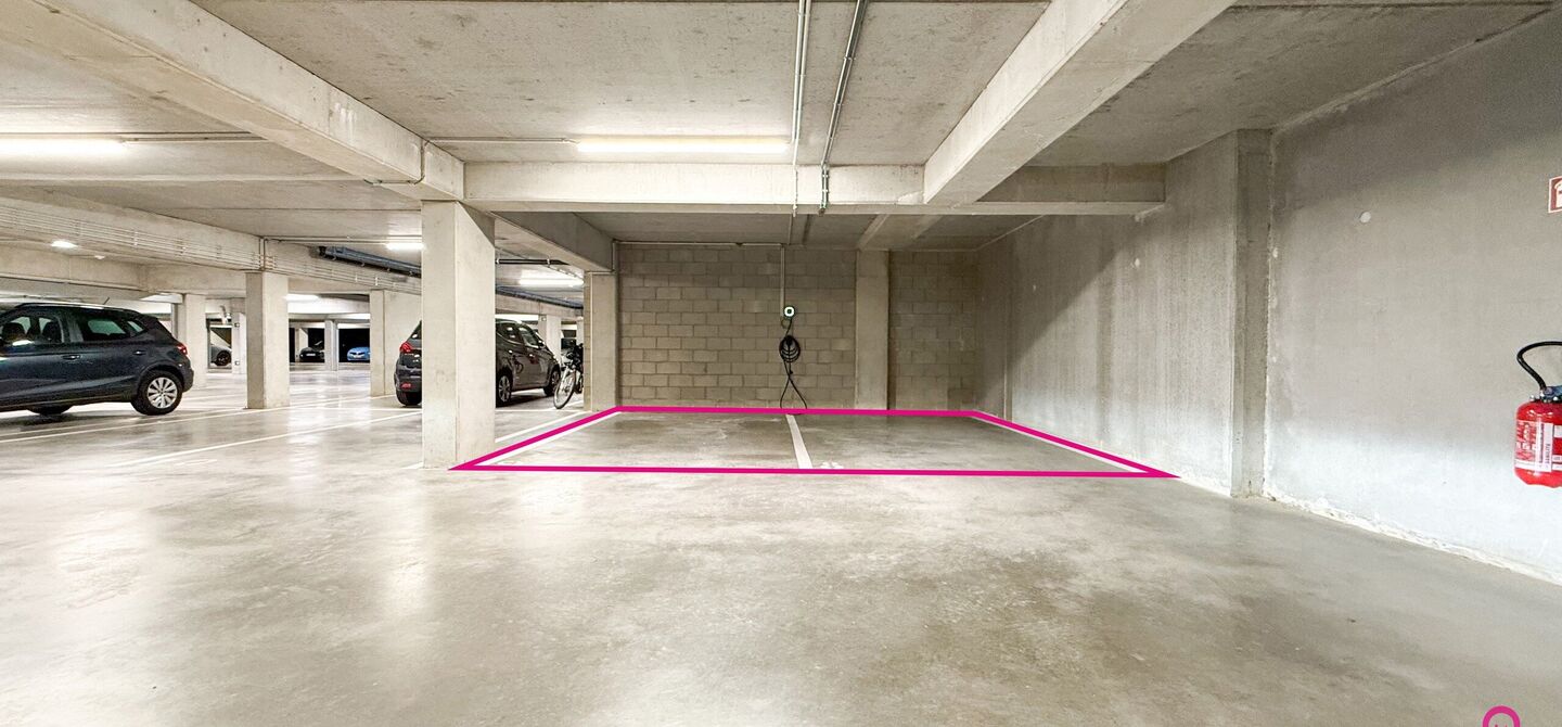 Uniek luxueus penthouse (221m&sup2;) met 2 slpks, 2 ensuite badkamers, 41m&sup2; terras en adembenemend uitzicht in centrum Beringen!

Bij ImmoFusion 7/7 &ldquo;open huis&rdquo; : klik op onze 3D-TOUR.
Ervaar vastgoed alsof je er zelf doorloopt!

Welkom in dit exclusieve