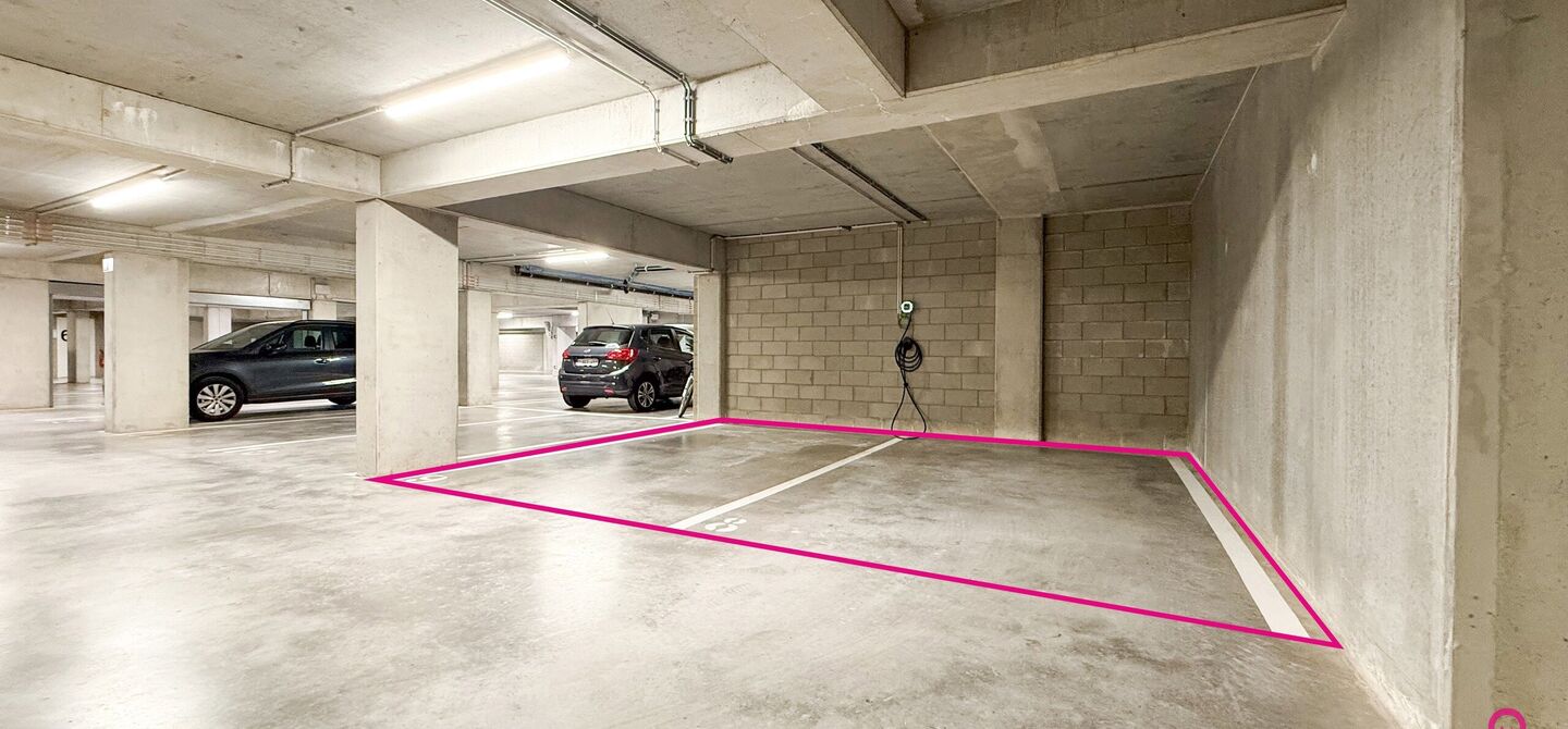 Uniek luxueus penthouse (221m&sup2;) met 2 slpks, 2 ensuite badkamers, 41m&sup2; terras en adembenemend uitzicht in centrum Beringen!

Bij ImmoFusion 7/7 &ldquo;open huis&rdquo; : klik op onze 3D-TOUR.
Ervaar vastgoed alsof je er zelf doorloopt!

Welkom in dit exclusieve