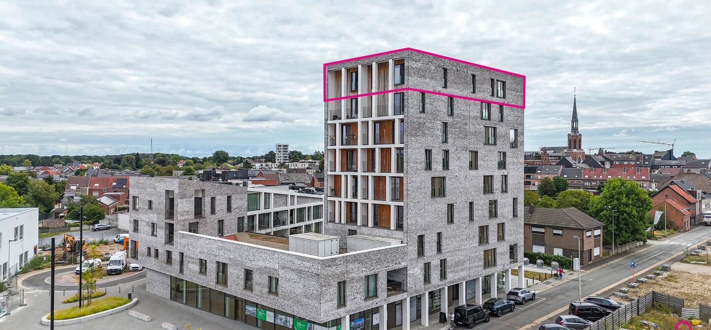 Uniek luxueus penthouse (221m&sup2;) met 2 slpks, 2 ensuite badkamers, 41m&sup2; terras en adembenemend uitzicht in centrum Beringen!

Bij ImmoFusion 7/7 &ldquo;open huis&rdquo; : klik op onze 3D-TOUR.
Ervaar vastgoed alsof je er zelf doorloopt!

Welkom in dit exclusieve